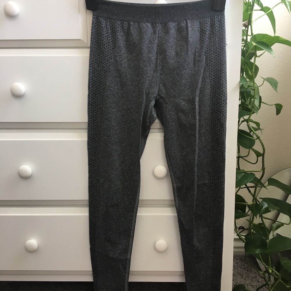 Grey pattern leggings